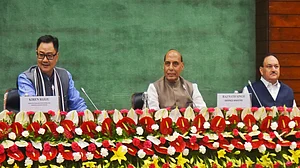सर्वदलीय बैठक में उठा नीट, नेम प्लेट और विशेष राज्य के दर्जे का मुद्दा, सहयोगी दलों ने ही BJP को घेरा!