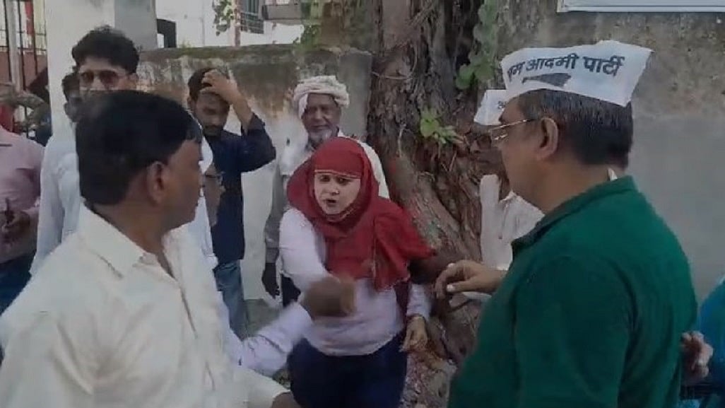 अलीगढ़ में AAP की महिला कार्यकर्ता ने की पार्टी पदाधिकारी की पिटाई, शोषण का लगाया आरोप