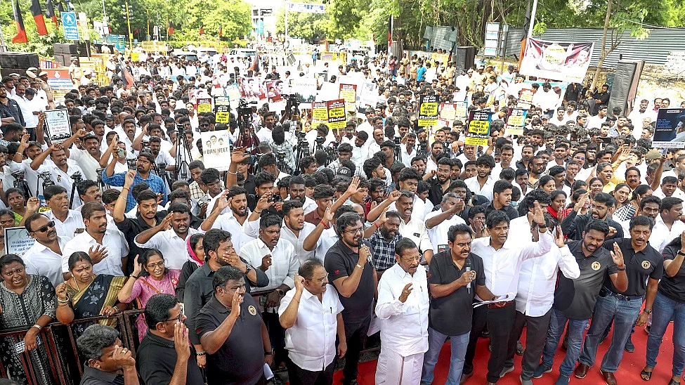 DMK ने NEET खत्म करने की मांग उठाई, अभिनेता विजय ने विधानसभा में पास प्रस्ताव का समर्थन किया