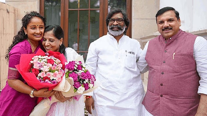 सोनिया गांधी के बाद सुनीता केजरीवाल से मिले हेमंत और कल्पना सोरेन, AAP ने कहा- तानाशाही के खिलाफ INDIA एकजुट 
