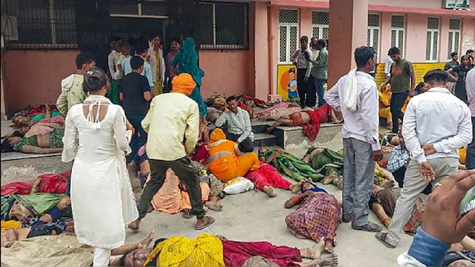 भोले बाबा के वकील का दावा- सत्संग में कुछ लोगों ने जहरीले पदार्थ के डिब्बे खोले थे, जिससे भगदड़ मची