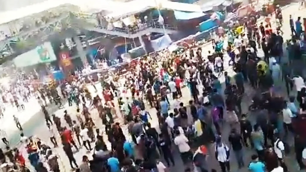 बांग्लादेश में छात्रों का हिंसक प्रदर्शन जारी, भारत ने अपने नागरिकों के लिए एडवाइजरी जारी की