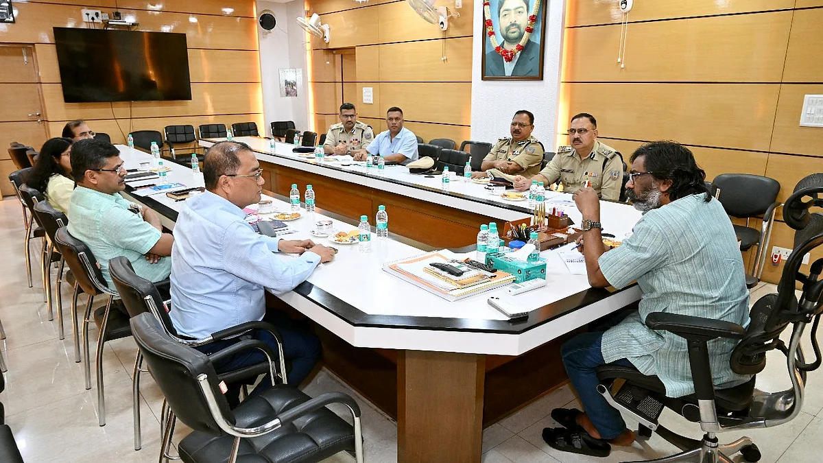सीएम हेमंत सोरेन ने कानून व्यवस्था को लेकर बैठक की।