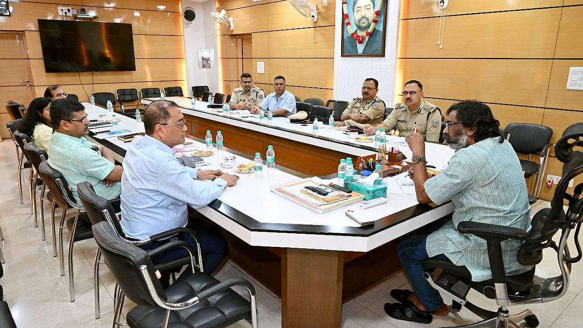सीएम हेमंत सोरेन ने कानून व्यवस्था को लेकर बैठक की।