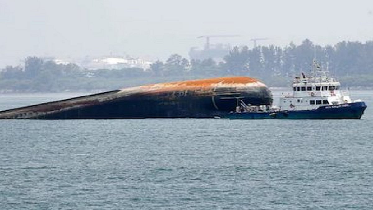 ओमान का तेल टैंकर समुद्र में पलटा, 13 भारतीय समेत चालक दल के 16 सदस्य लापता, रेस्क्यू ऑपरेशन जारी