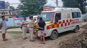 बिहार: सारण जिले के रसूलपुर में ट्रिपल मर्डर, 2 नाबालिग बेटी और पिता की चाकू मारकर हत्या, दो लोग गिरफ्तार