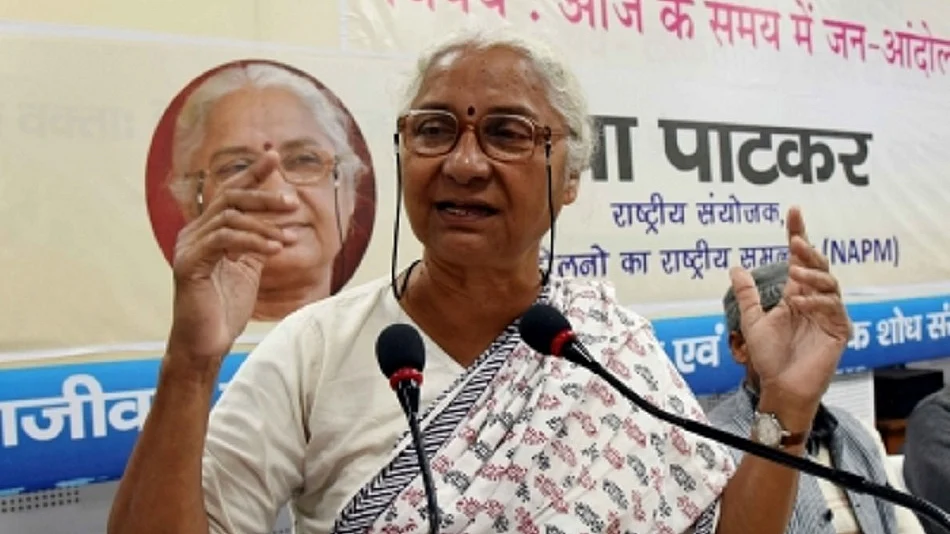 कोर्ट ने मानहानि मामले में मेधा पाटकर की सजा पर रोक लगाई, एलजी वीके सक्सेना से मांगा जवाब