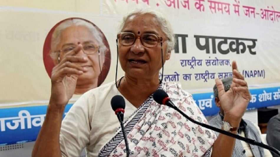 कोर्ट ने मानहानि मामले में मेधा पाटकर की सजा पर रोक लगाई, एलजी वीके सक्सेना से मांगा जवाब
