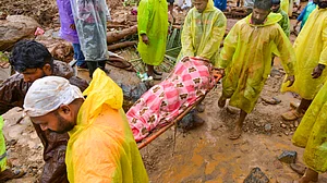 वायनाड भूस्खलन में अब तक 123 लोगों की मौत, 128 घायल, सैकड़ों लोगों के मलबे में फंसे होने की आशंका
