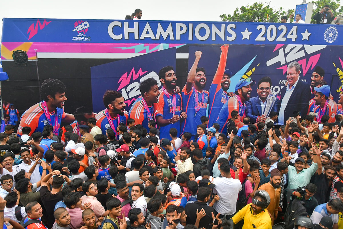 'इंडिया का राजा रोहित शर्मा' की गूंज के बीच टीम इंडिया मुंबई पहुंची, सम्मान समारोह में देरी की संभावना