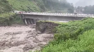 उत्तराखंड में आसमान से बरस रही आफत की बारिश! पिथौरागढ़ में क्षतिग्रस्त हुआ पुल, 70 परिवारों का टूटा संपर्क