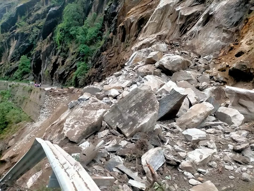उत्तराखंड में लगातार क्यों दरक रहे हैं पहाड़? इसके लिए कहीं मोदी सरकार का ये प्रोजेक्ट तो जिम्मेदार नहीं!