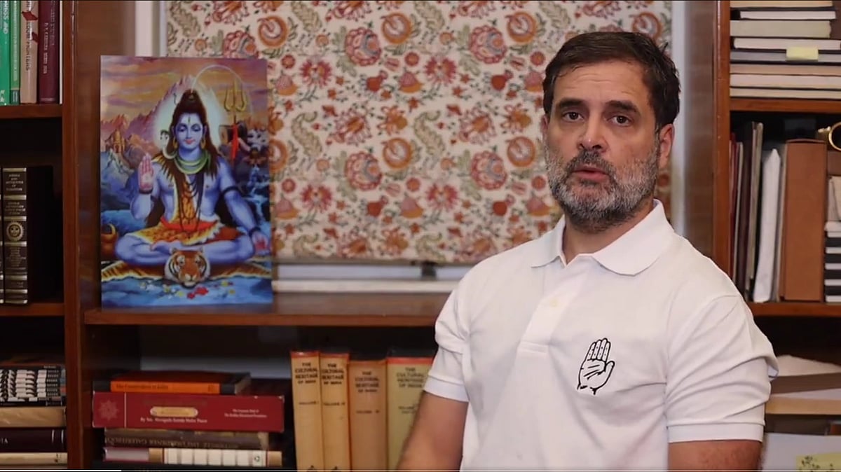 राहुल गांधी ने कहा कि रक्षा मंत्री राजनाथ सिंह ने संसद में झूठ बोला है।
