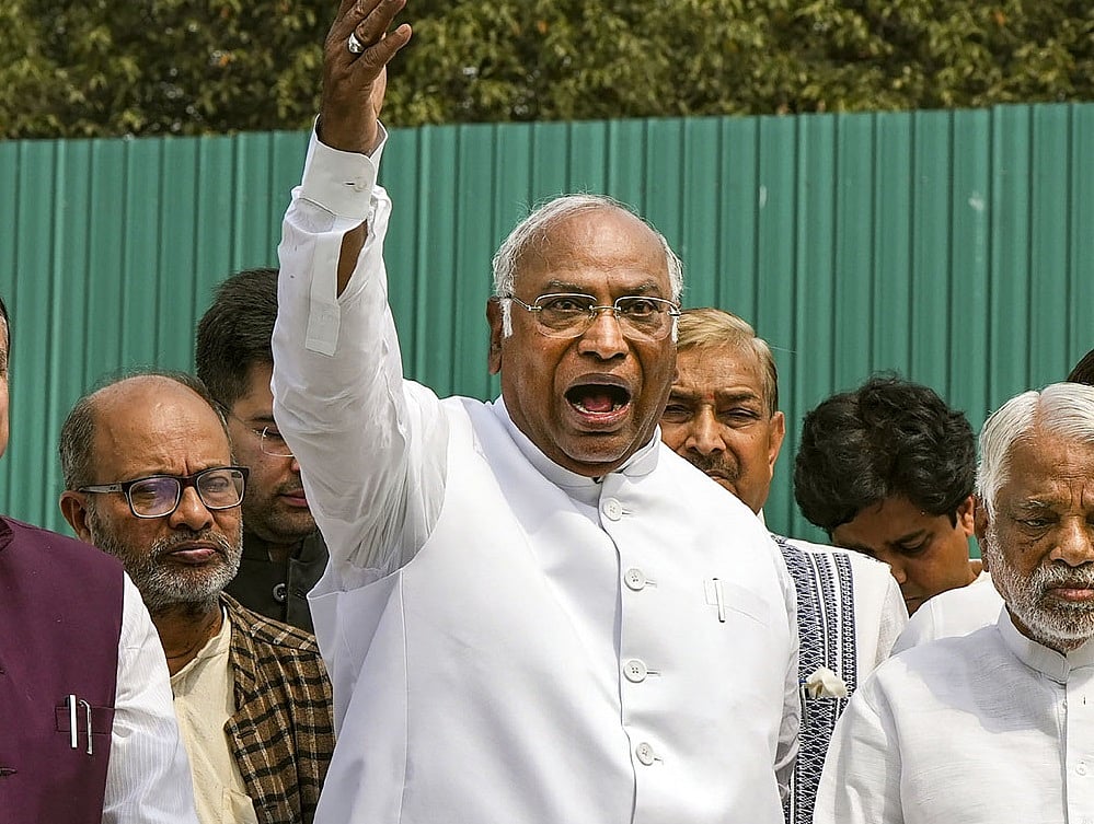 बजट में कटौती कर शिक्षा व्यवस्था को नष्ट करना चाहती है BJP-RSS, मोदी सरकार का पांच तरफा हमला जारी: खड़गे