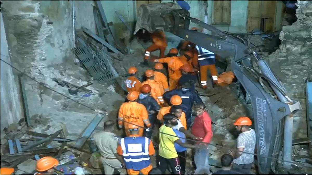 गुजरात में भारी बारिश के बीच बड़ा हादसा, तीन मंजिला इमारत गिरने से 1 महिला और 2 बच्चों की मौत, 5 लोगों को बचाया गया