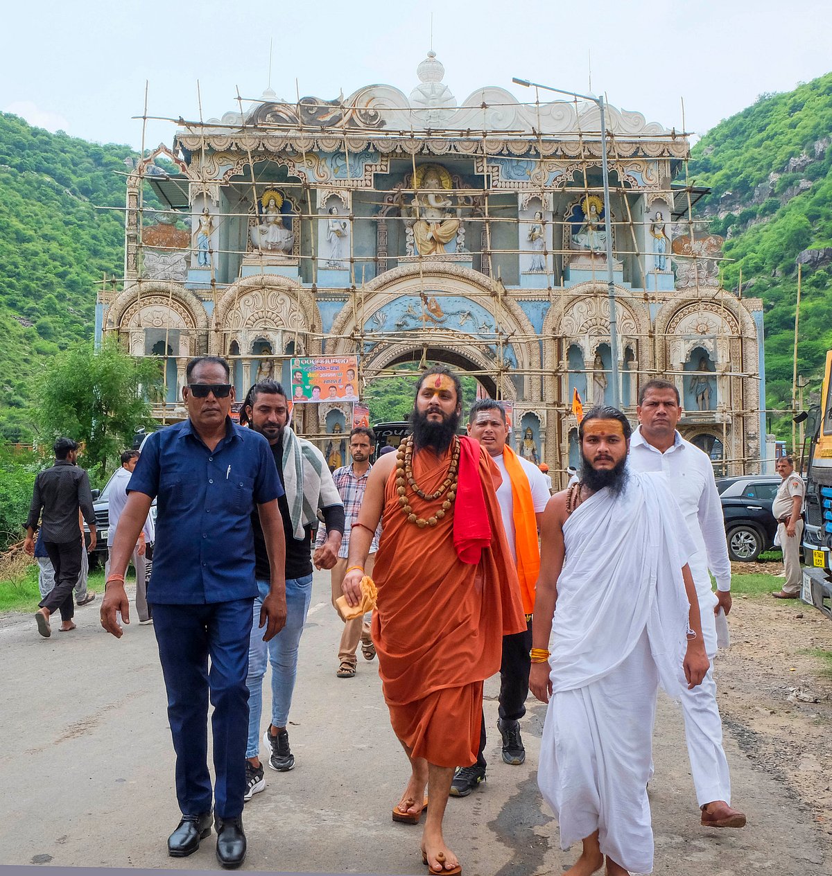 नूंह में ब्रज मंडल यात्रा शांतिपूर्वक संपन्न, मुसलमानों ने श्रद्धालुओं का माला पहनाकर स्वागत किया