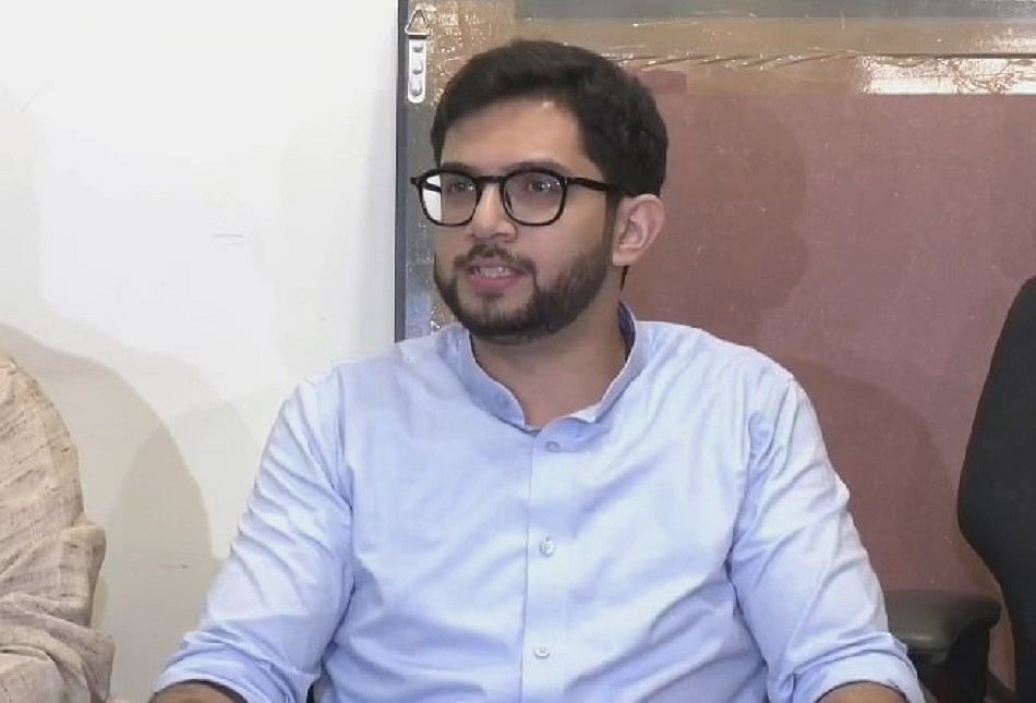 आदित्य ठाकरे ने सरकार पर साधा निशाना, बोले- विधेयक पारित होने से लोकतंत्र की पूर्ण पराजय सुनिश्चित हो जाती 