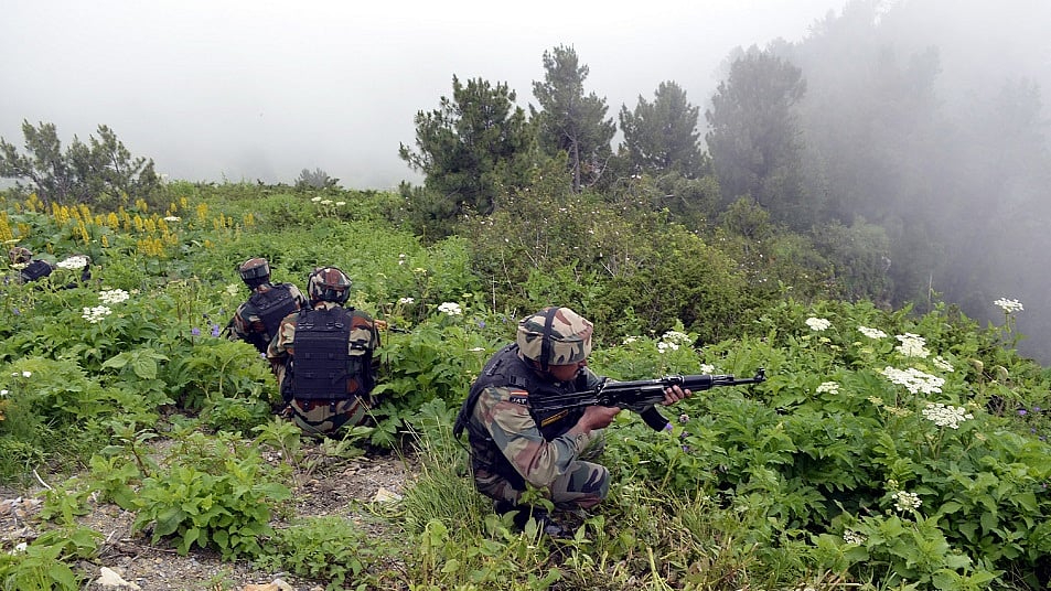 जम्मू-कश्मीरः केरन सेक्टर में घुसपैठ की कोशिश नाकाम, सेना ने 3 आतंकवादियों को किया ढेर