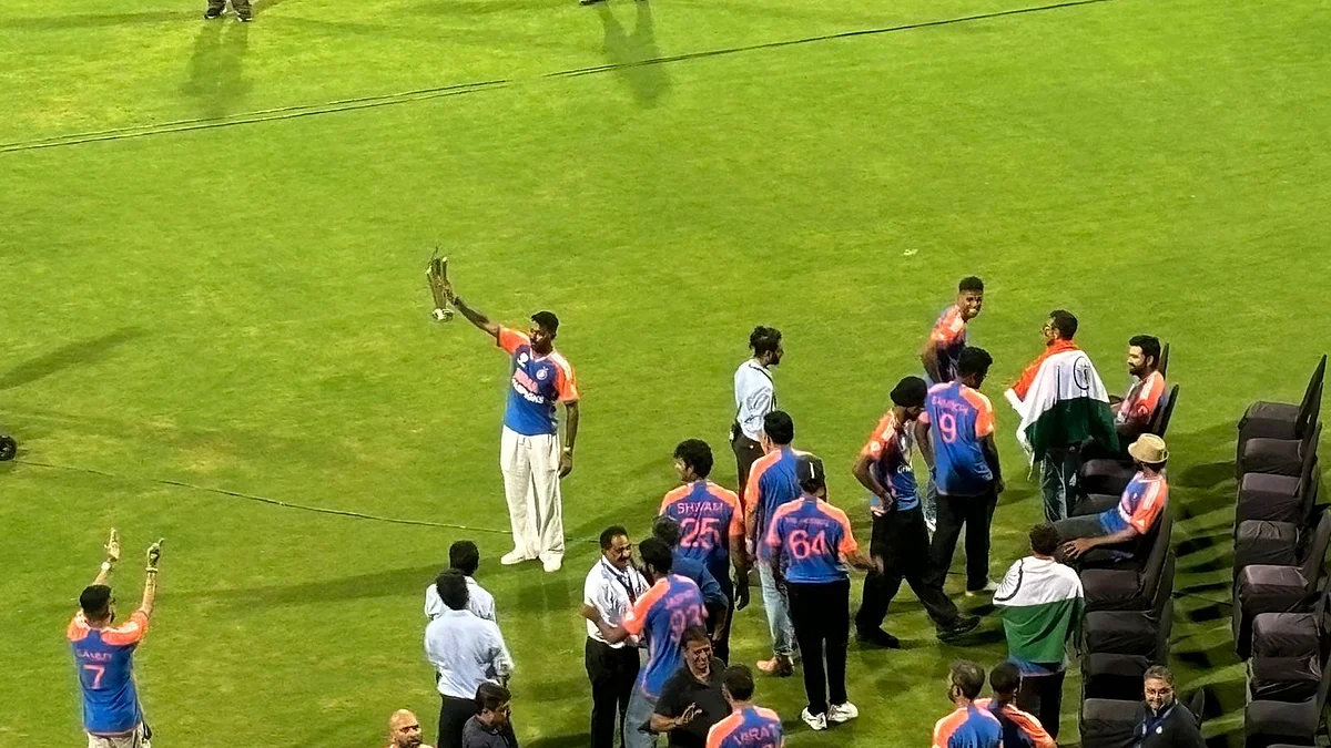 टी20 विश्व कप विजेता टीम इंडिया मुंबई के वानखेड़े स्टेडियम पहुंची