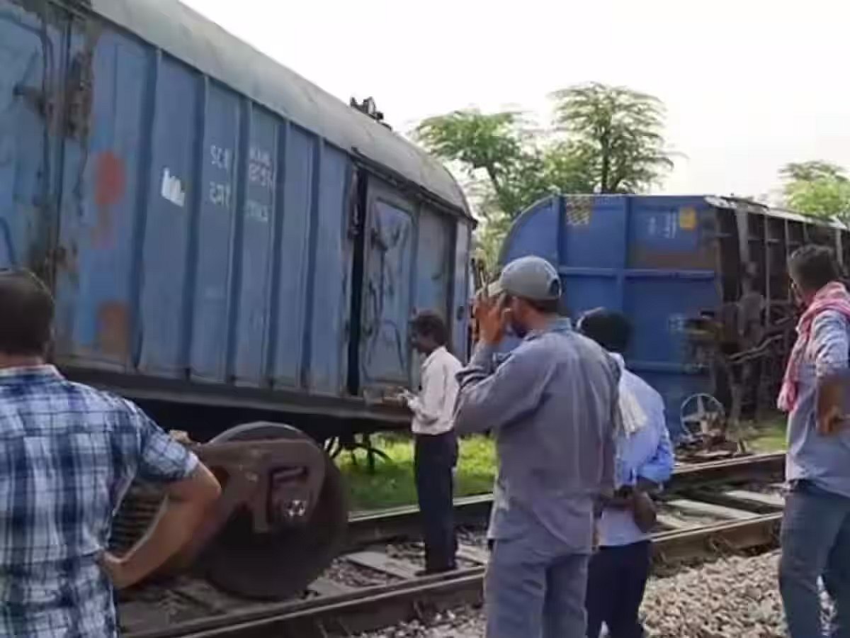 21 जुलाई को राजस्थान के अलवर में माल गाड़ी पटरी से उतर गई।