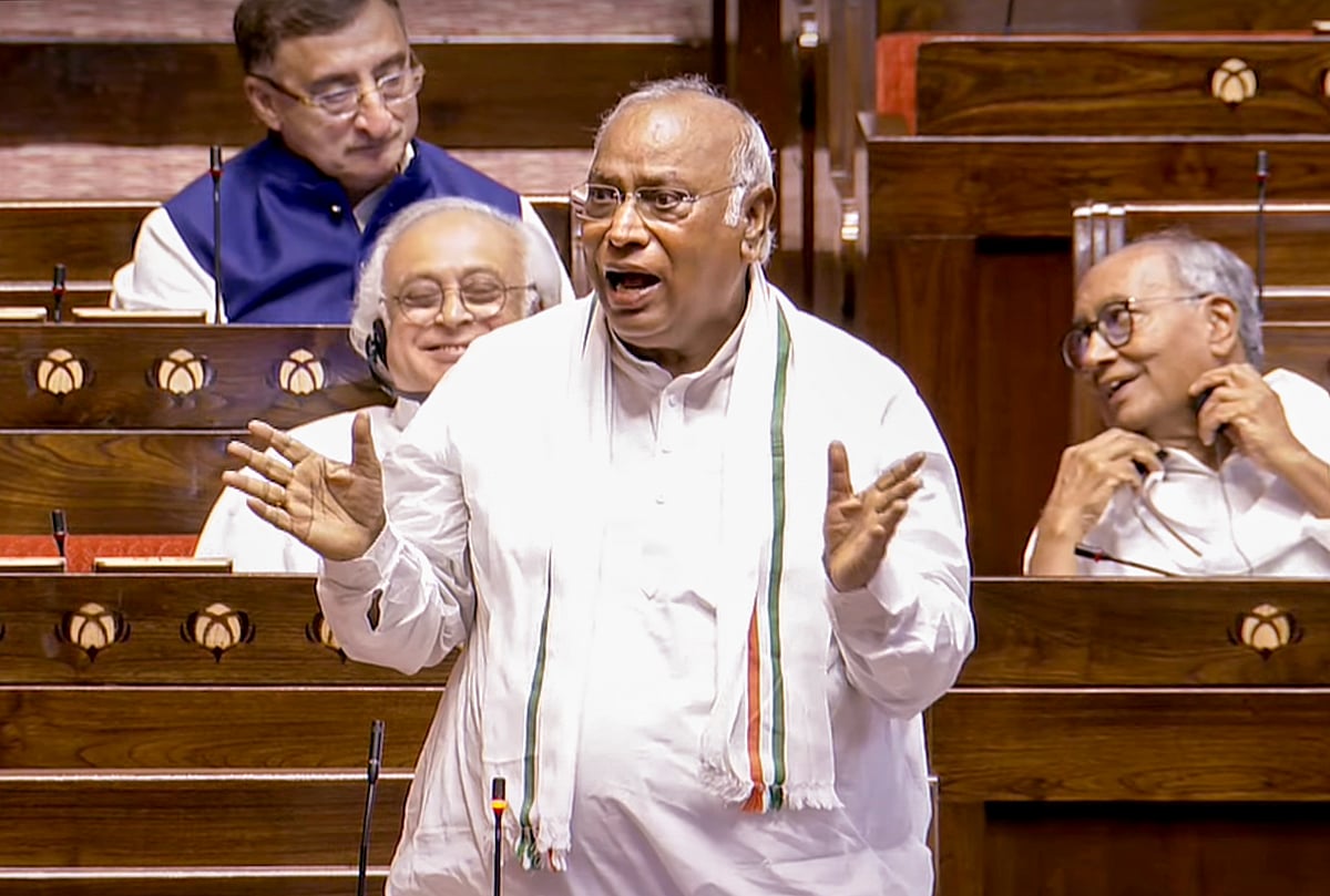 राज्यसभा में वक्फ विधेयक संबंधी संसदीय समिति की रिपोर्ट पेश, विपक्ष का भारी हंगामा
