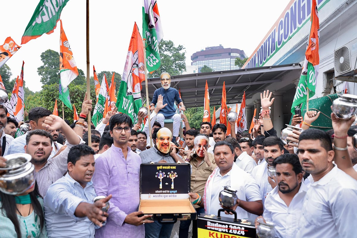 युवा कांग्रेस ने ‘कुर्सी बचाओ बजट’ को लेकर प्रदर्शन किया, श्रीनिवास बोले- देश की 90 फीसदी आबादी की अनदेखी की गई