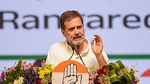 राहुल गांधी की अपील- स्मृति ईरानी के खिलाफ अपमानजनक शब्दों का इस्तेमाल नहीं होना चाहिए