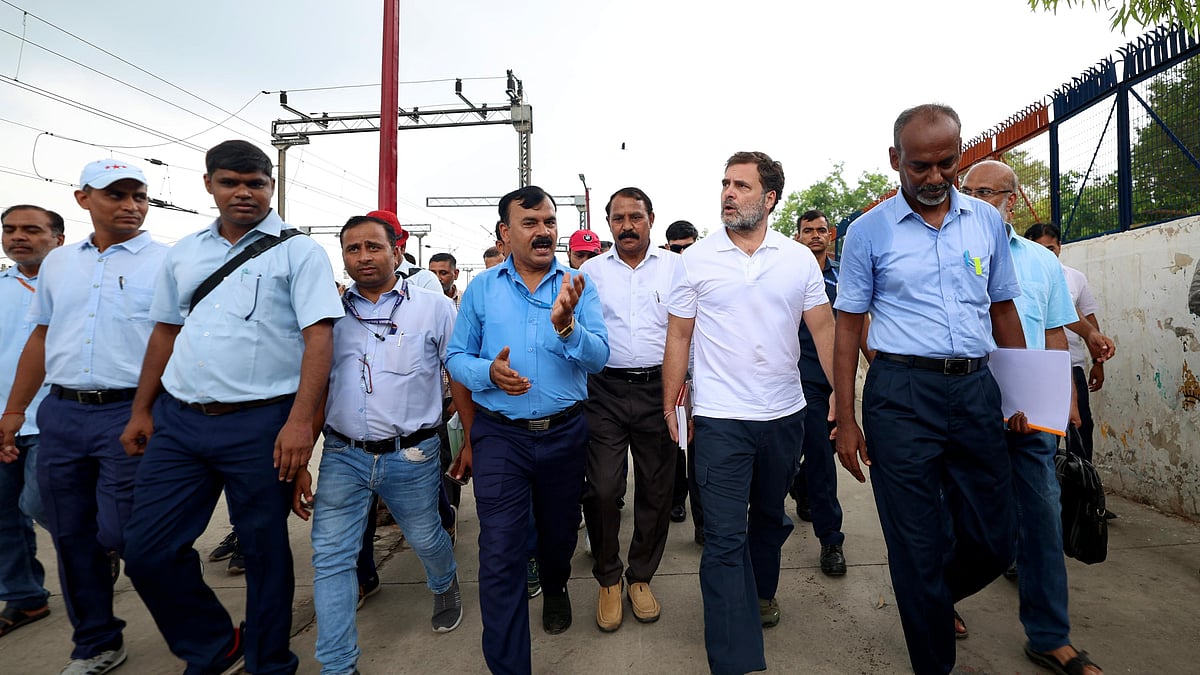 लोको पायलटों से मिले राहुल गांधी