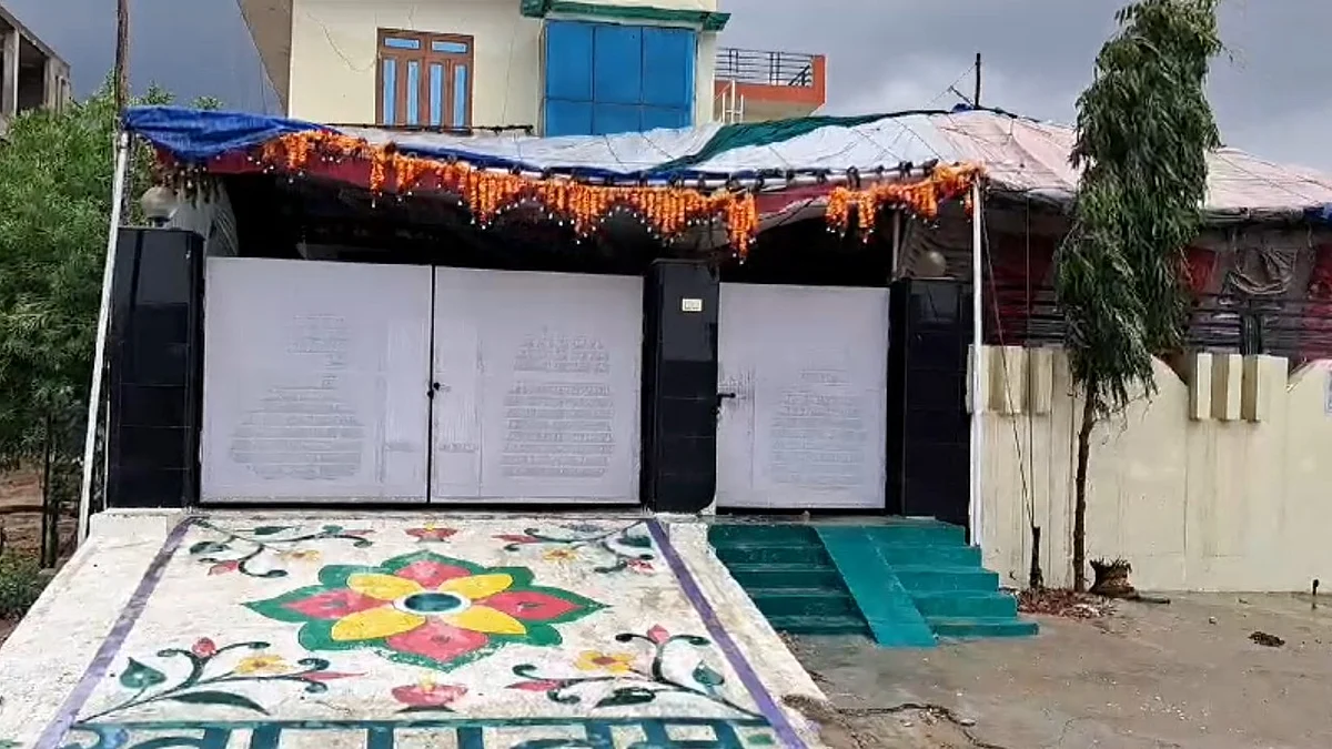 बाबा भोले के दौसा आश्रम पर VIP लोगों का लगता था मेला, ज्यादातर महिलाएं ही थीं सेवादार