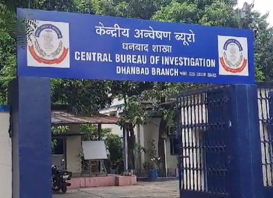 नीट पेपर लीक केस की जांच में धनबाद पहुंची CBI की टीम, तालाब से बरामद किए मोबाइल फोन