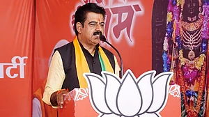 सबसे ज्यादा वोट से जीतने वाले इंदौर के सांसद के निर्वाचन को चुनौती, चुनाव आयोग को भी नोटिस जारी