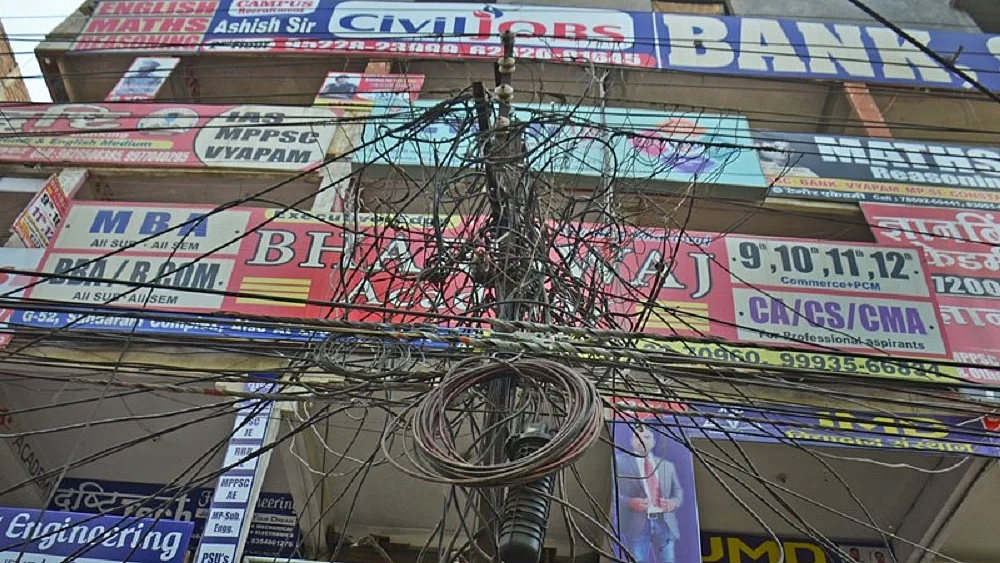 दिल्ली कोचिंग हादसे के बाद जागा इंदौर प्रशासन, बेसमेंट में चल रहे संस्थान हटेंगे, संचालकों पर दर्ज होगा केस
