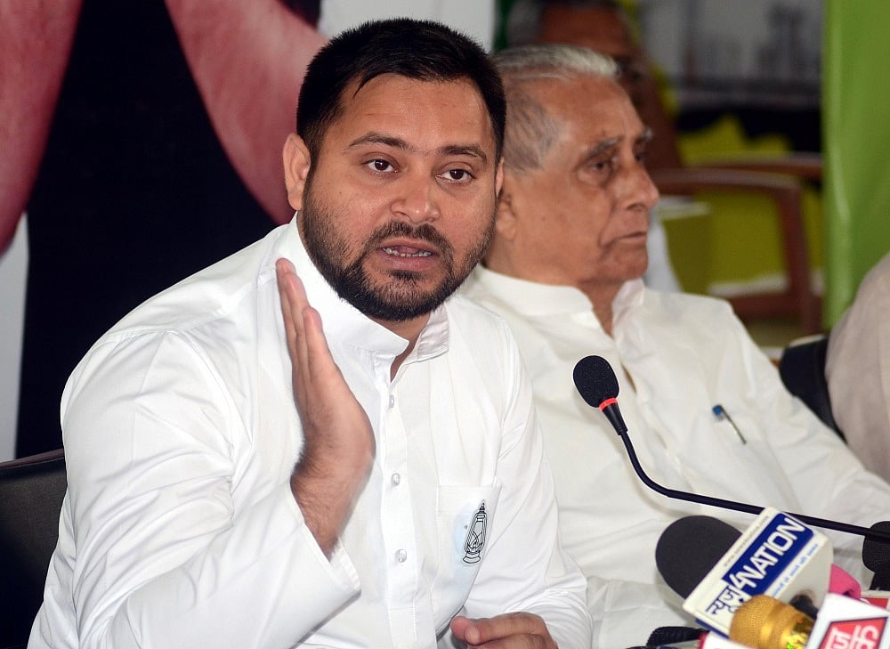 'बिहार के वोटर बन रहे गुजरात के लोग, BJP के इशारे पर 'वोट की डकैती' कर रहा चुनाव आयोग', तेजस्वी का आरोप