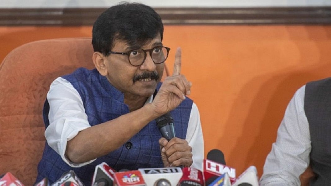 'CJI के मुंबई आगमन पर टूटा प्रोटोकॉल', संजय राउत बोले- स्वागत में शिंदे की मौजूदगी गलत, अफसरों की जगह क्यों था एक पक्षकार?