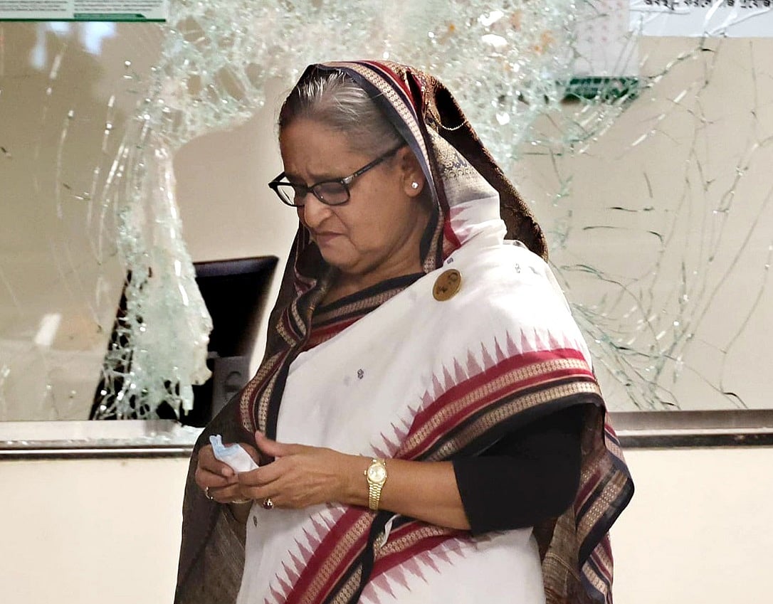 संकट के बीच बांग्लादेश छोड़ दिल्ली पहुंचीं शेख हसीना