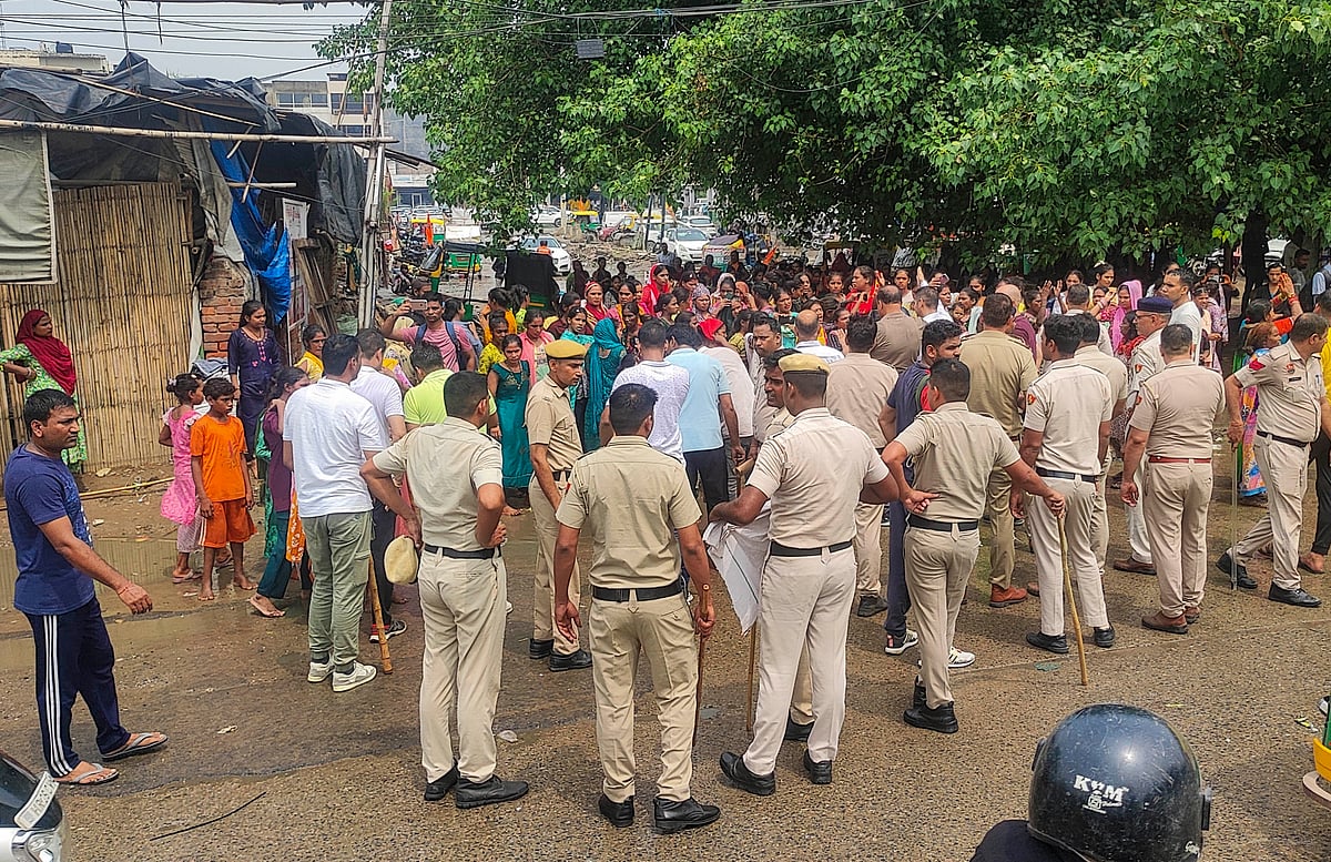 गुरुग्राम में कावंडियों के दो गुटों में झड़प, 6 घायल, डीजे बजाने को लेकर हुआ विवाद