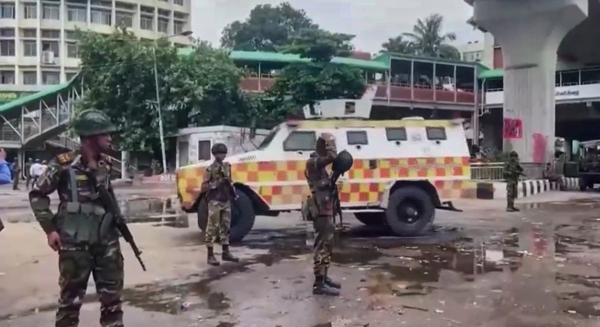पीएम शेख हसीना के इस्तीफे के बाद और बिगड़े हालात, सेना का दावा, जल्द बनेगी अंतरिम सरकार