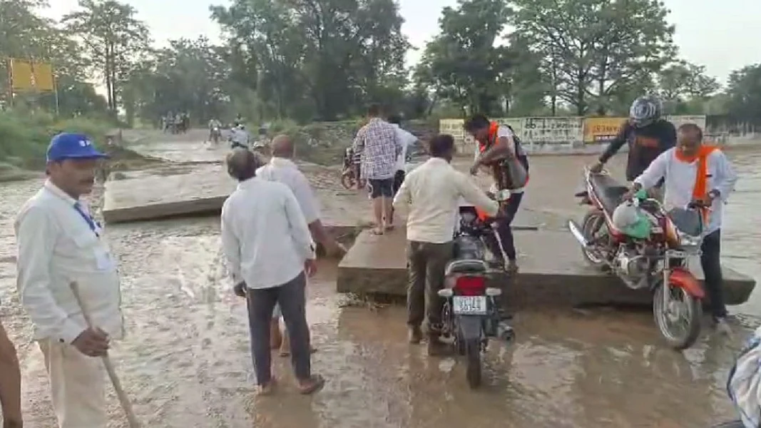 भारी बारिश से उत्तराखंड में आफत, श्रद्धालुओं को केदारनाथ यात्राो स्थगित करने की सलाह