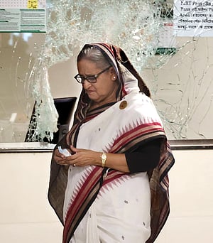 शेख हसीना हिंडन एयरपोर्ट पर सेफ हाउस में शिफ्ट की गईं, दिल्ली में पीएम आवास पर हुई हाई लेवल मीटिंग