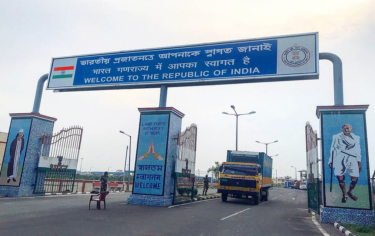 अर्थजगतः भारत-बांग्लादेश व्यापार जल्द सामान्य होने की उम्मीद और मुकेश अंबानी ने चौथे साल भी कोई वेतन नहीं लिया