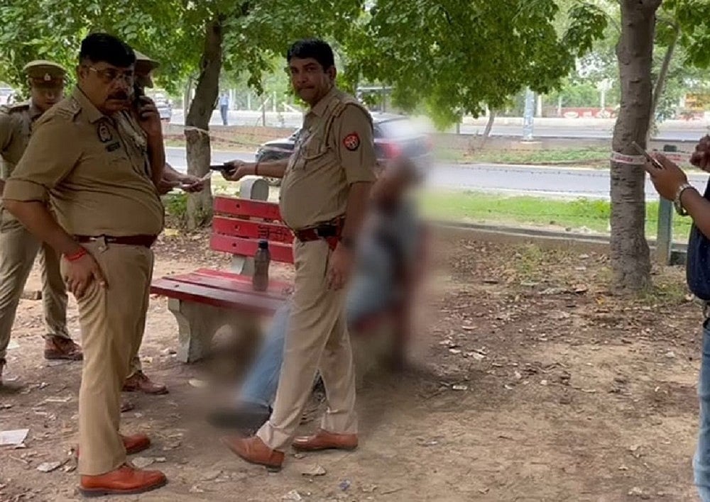 ग्रेटर नोएडा में गृह मंत्रालय के रिटायर्ड अधिकारी की दिनदहाड़े गोली मारकर हत्या, पुलिस जांच में जुटी