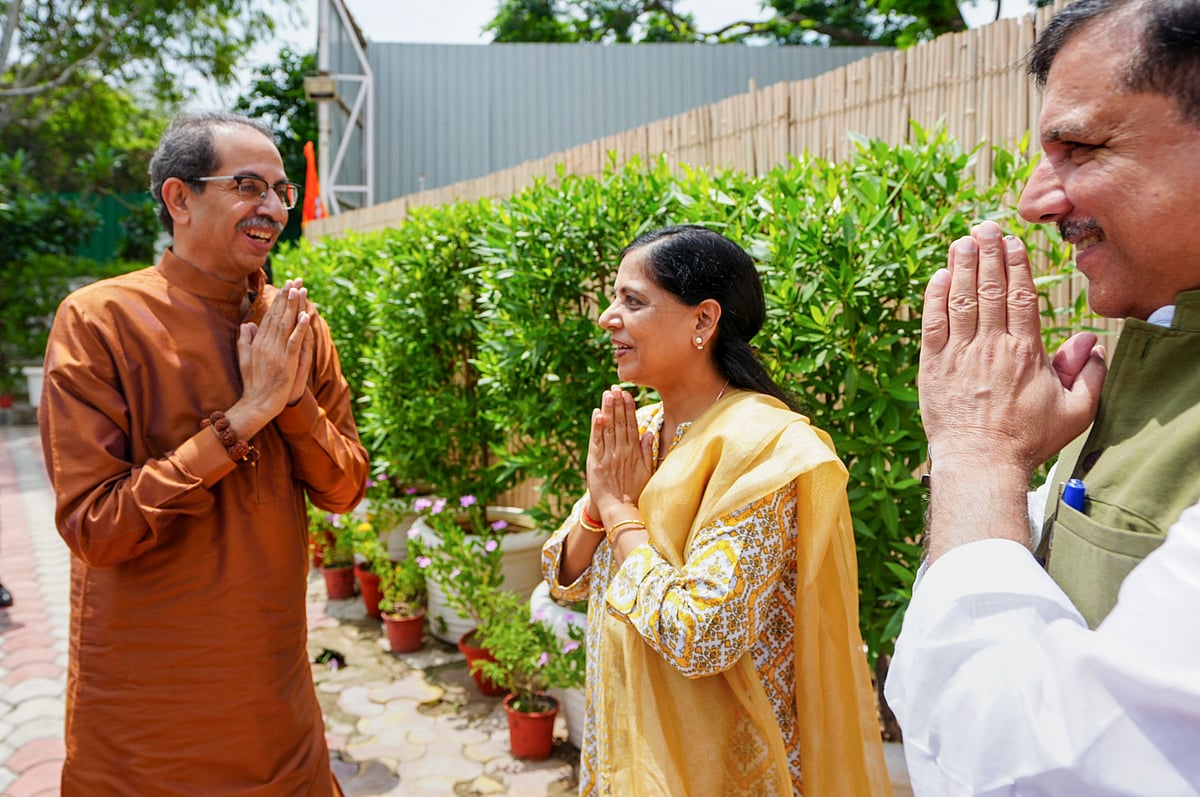 दिल्ली: सुनीता केजरीवाल से मिले उद्धव ठाकरे, संजय सिंह और राघव चड्ढा भी रहे मौजूद