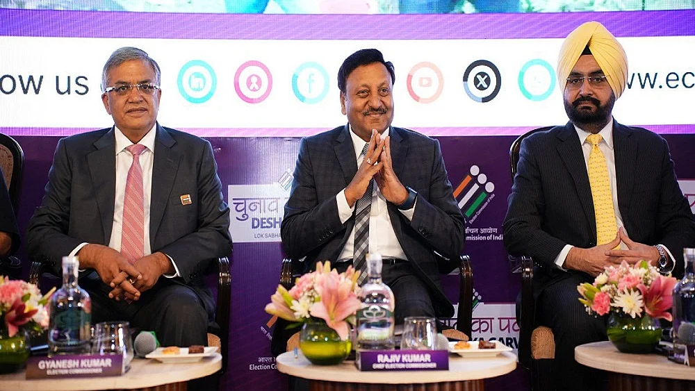 निर्वाचन आयोग ने झारखंड चुनाव की तैयारियों की समीक्षा की