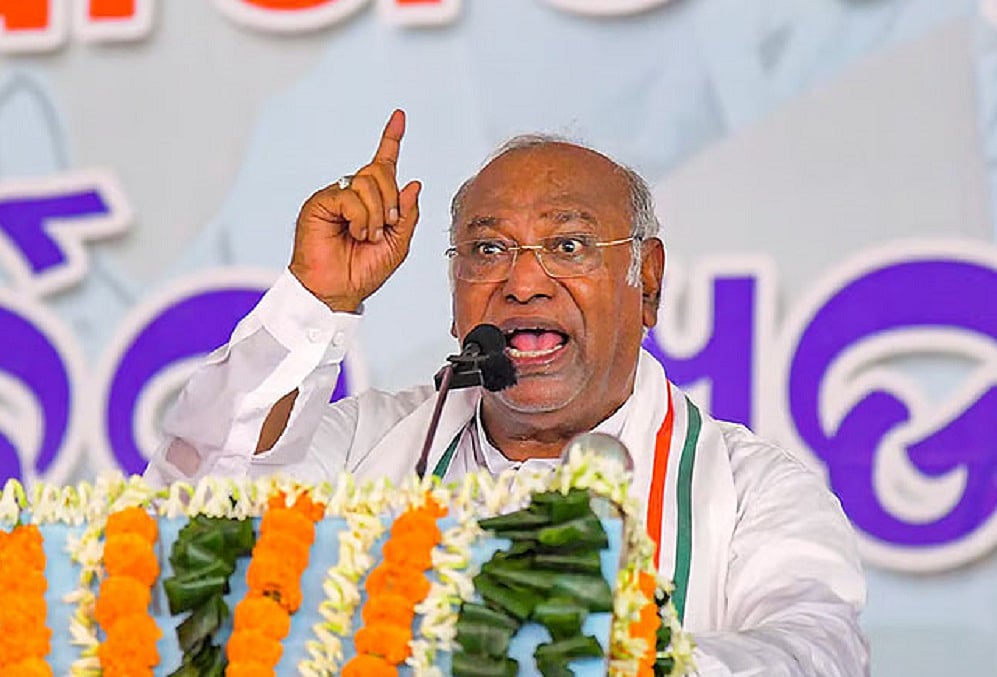 मोदी सरकार ने बैंकों को 'कलेक्शन एजेंट' बना दिया है... खड़गे ने अनाप-शनाप शुल्कों पर उठाया सवाल