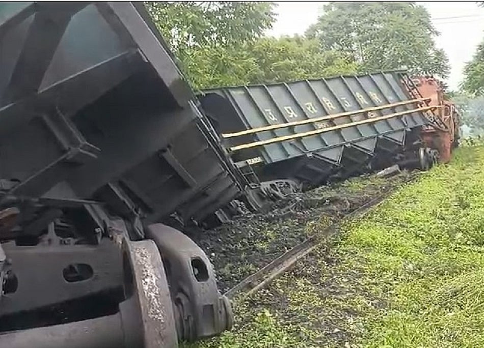 तीन दिन में तीसरी ट्रेन बेपटरी, उत्तर प्रदेश के सोनभद्र में मालगाड़ी की दो बोगियां पलटीं, यातायात बाधित