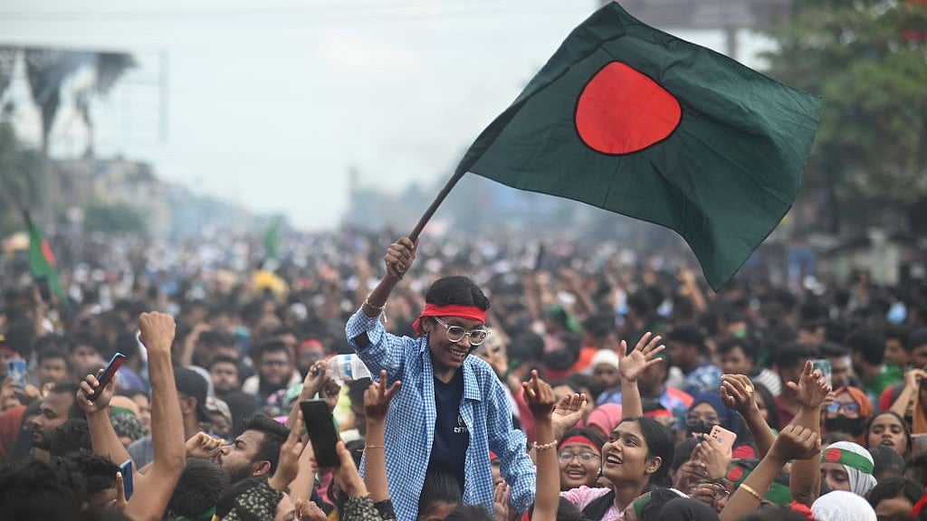 आकार पटेल का लेख: बांग्लादेश में अल्पसंख्यकों पर ज्यादतियां और पुराने भारत की विरासत