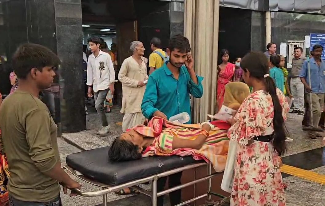 दिल्ली के कई सरकारी अस्पतालों में डॉक्टर हड़ताल पर, मरीजों की लंबी कतारें, लोग हुए परेशान