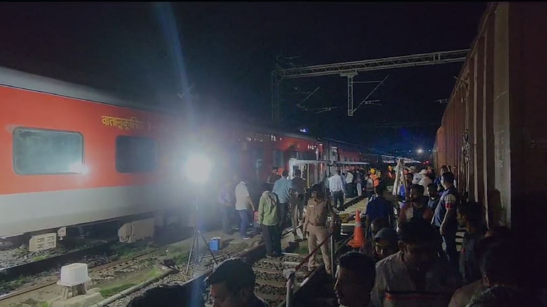 मैसूर-रानी कमलापति ट्रेन के दो कोच पटरी से उतरे
