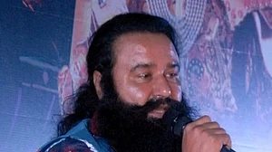 हरियाणा: डेरा सच्चा सौदा प्रमुख गुरमीत राम रहीम एक बार फिर सुनारिया जेल से आए बाहर, 21 दिनों की फरलो मिली