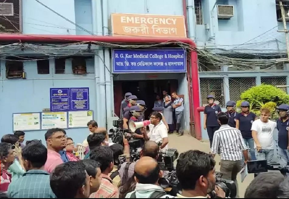 कलकत्ता हाईकोर्ट ने महिला डॉक्टर के रेप-हत्या मामले में CBI जांच का दिया आदेश, पुलिस जांच पर उठाए सवाल